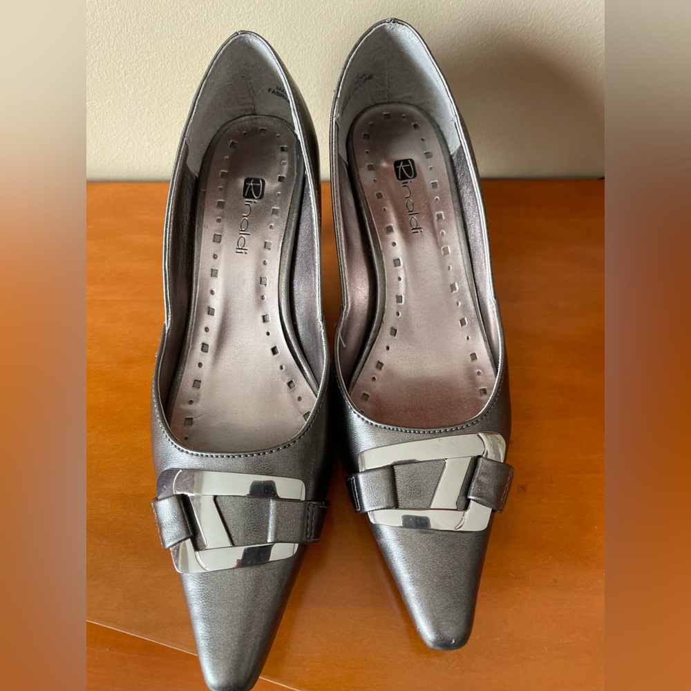 women shoes 3” heel Size 7 like new , 3” heel , good for any occasion